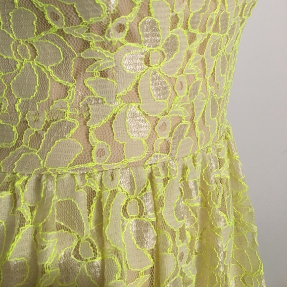 Lace key hole mini dress with cap sleeve size small - Picture 7 of 8